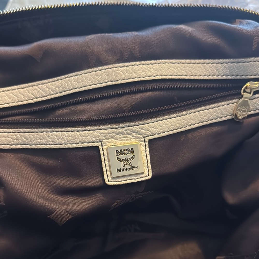 MCM Authentic Elegant Cream Handbag - Picture 12 of 16